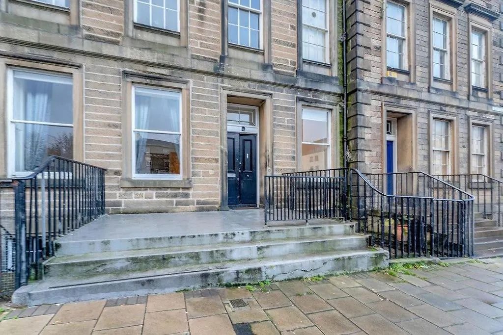 Luxury 3 Bed 2 Bath Main Door Apartm At Wardie Bay Edinburgh 0*,  United Kingdom