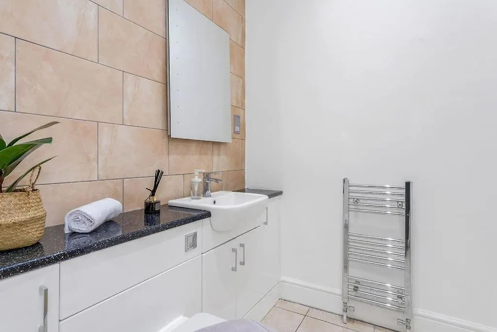 Luxury 3 Bed 2 Bath Main Door Apartm At Wardie Bay Edinburgh