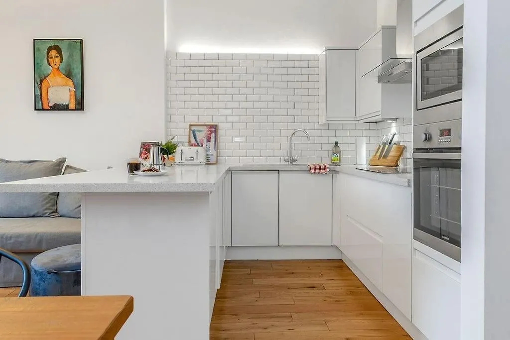 Luxury 3 Bed 2 Bath Main Door Apartm At Wardie Bay Edinburgh 0*,  United Kingdom